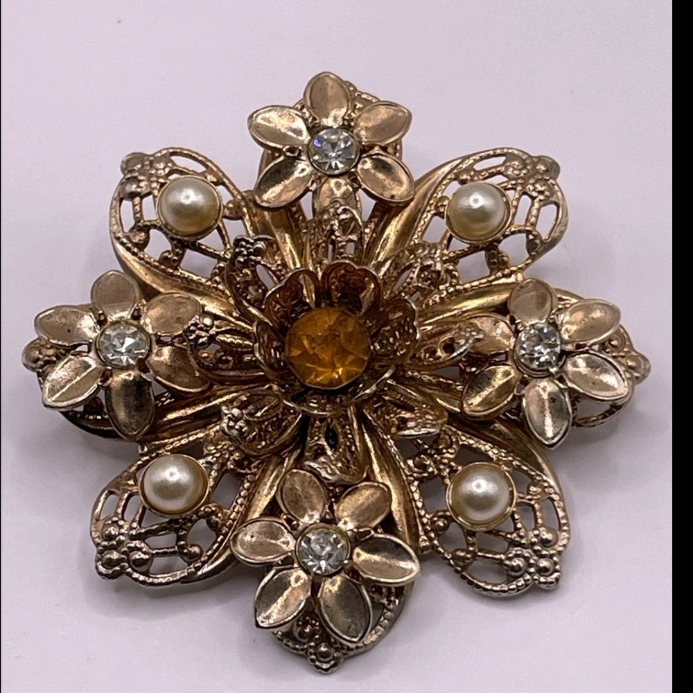 Elegant Gold Floral Brooch with Pearls and Crystals